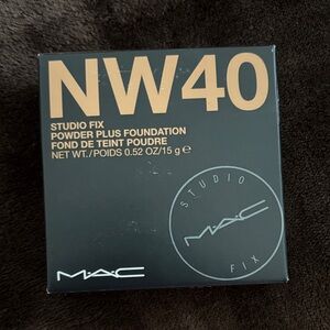 MAC Cosmetics Studio Fix Powder Foundation NW40 - Beige Shade